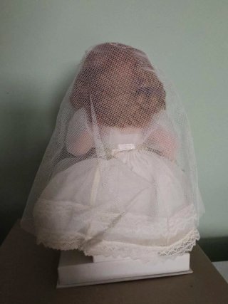 Muñeca antigua de novia