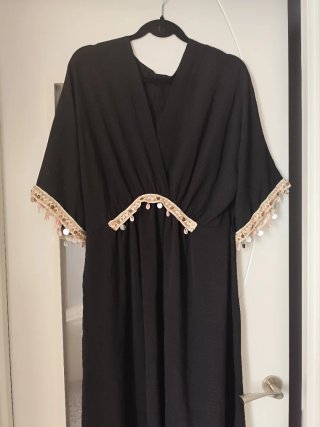 Vestido largo negro con detalles