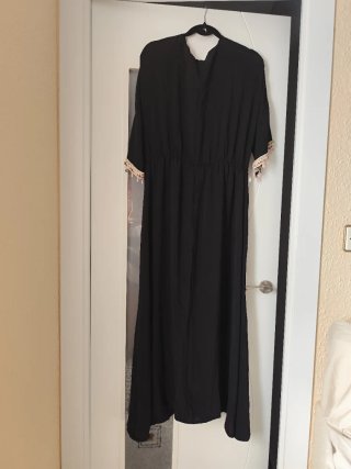 Vestido largo negro con detalles