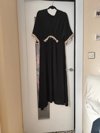 Vestido largo negro con detalles