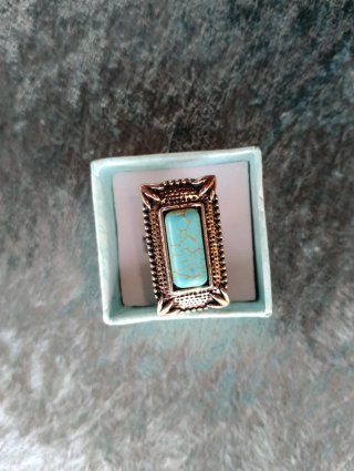 Anillo con piedra turquesa
