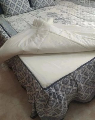EDREDÓN CORTINAS LÁMPARAS MESILLAS