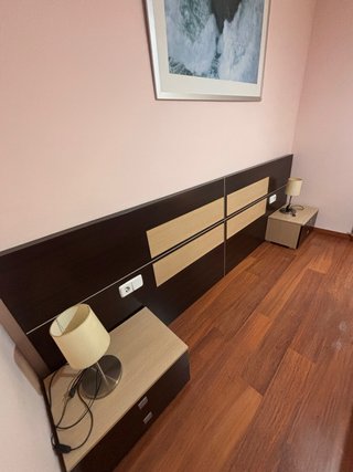 Dormitorio completo: Cabecera + 2 mesitas + Cómoda