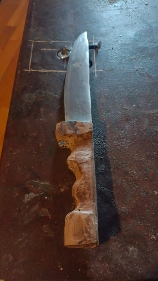 Cuchillo artesanal madera y metal