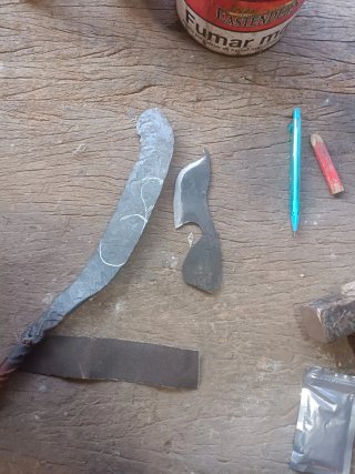 Cuchillo artesanal madera y metal