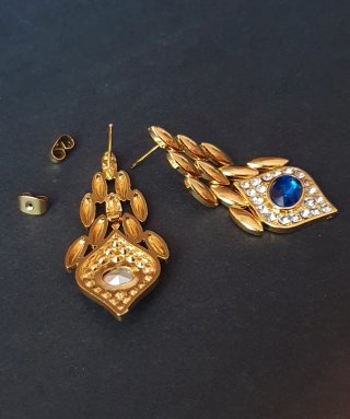 Elegantes pendientes dorados "Ojo azul protector"
