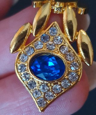 Elegantes pendientes dorados "Ojo azul protector"