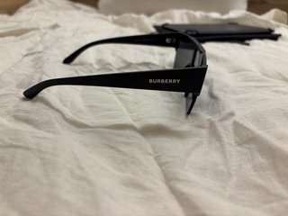 Gafas de sol Burberry negras