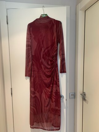 Vestido largo granate drapeado