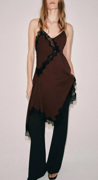 Vestido Zara lencero con encaje negro