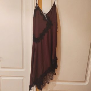Vestido Zara lencero con encaje negro