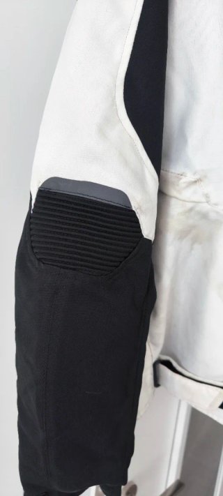 Chaqueta de moto negra y blanca