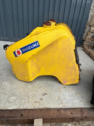 Depósito Suzuki DR 750 Big Amarillo