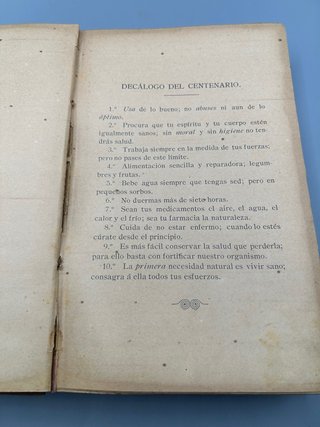 Libro Antiguo “Cien Años de Vida Sana”