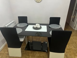 Mesa de comedor cristal y con sillas incluidas