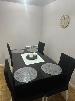 Mesa de comedor cristal y con sillas incluidas