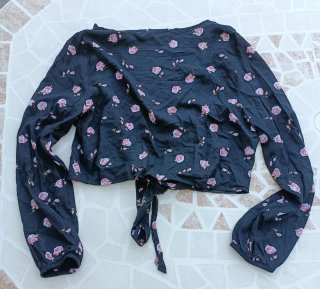 Blusa Tally Weijl floral negra y rosa Talla XL