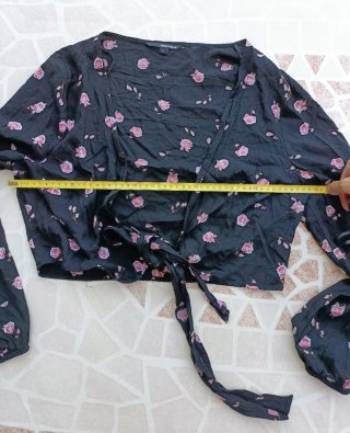 Blusa Tally Weijl floral negra y rosa Talla XL