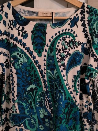 Vestido corto Twinset con plumas +tacones