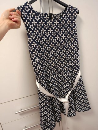 Vestido corto floral azul y blanco