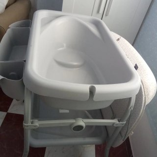 Bañera y cambiador de bebé marca Chicco