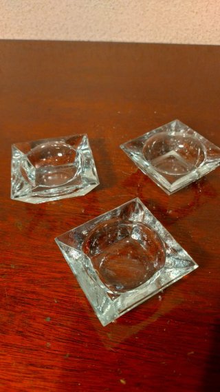 Antiguo Juego de 3 Ceniceros de Cristal Tallado.