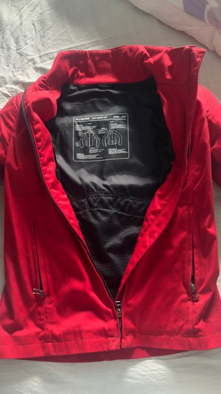 Chaqueta moto roja mujer con protecciónes