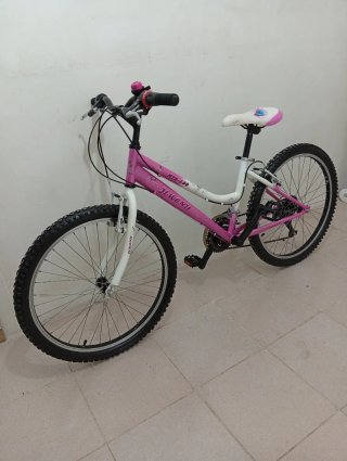 Bicicleta MTB-600 para niña 24"con casco talla s