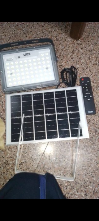 Foco Solar LED con Mando a Distancia