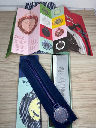 Swatch Royal Pop Lan Ba Reloj Colgante