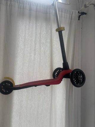 Patinete infantil 3 ruedas rojo Buen estado