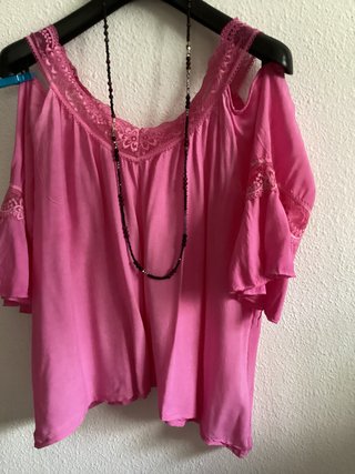 Blusa rosa con encaje