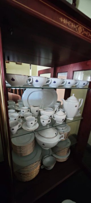 Vajilla porcelana y cubertería completa