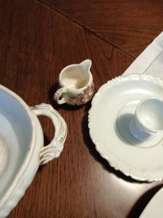 Sopera y bandejas antiguas porcelana,botellas