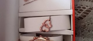 Juego de Joyería y Reloj Dorado