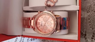 Juego de Joyería y Reloj Dorado