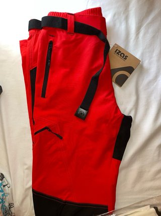 Pantalón Trekking Rojo y Negro
