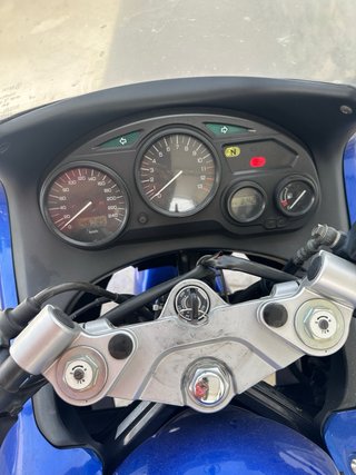 Suzuki GSXF600 Azul Sportbike