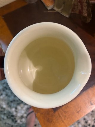 Jarra metálica con tapa de madera