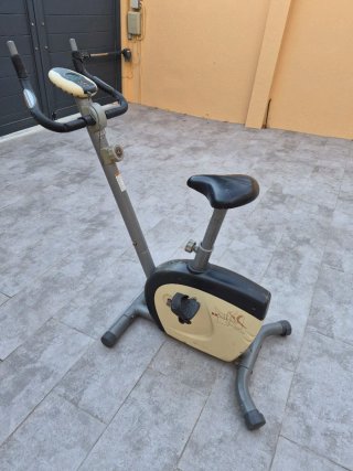 Bicicleta Estática Gris y Negra