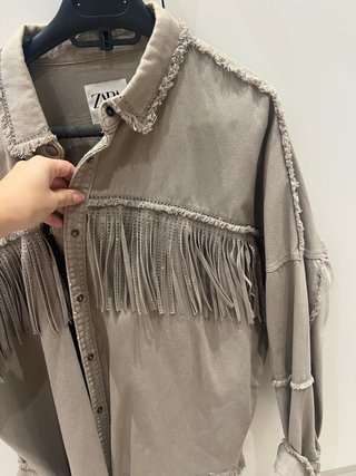Chaqueta Zara flecos beige talla única