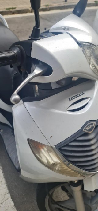 Scooter Honda SH 125i Blanca y Gris