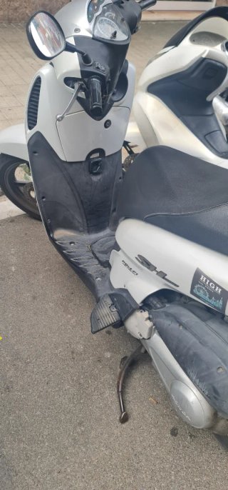 Scooter Honda SH 125i Blanca y Gris
