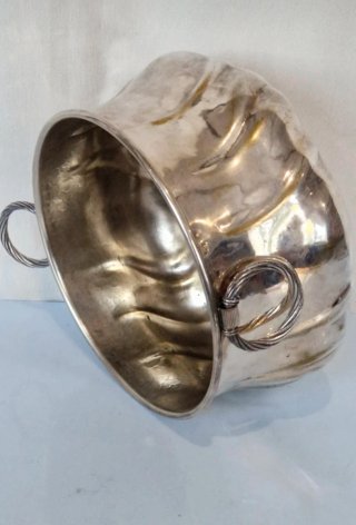 Vaso decorativo in metallo argentato