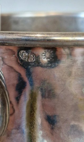Vaso decorativo in metallo argentato