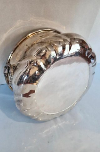 Vaso decorativo in metallo argentato