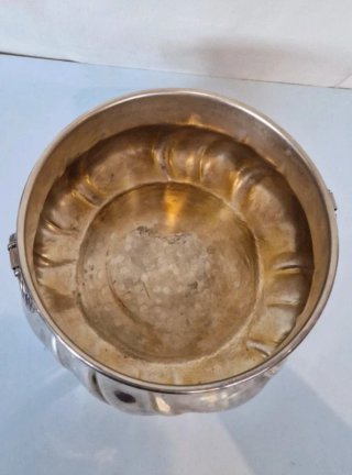 Vaso decorativo in metallo argentato
