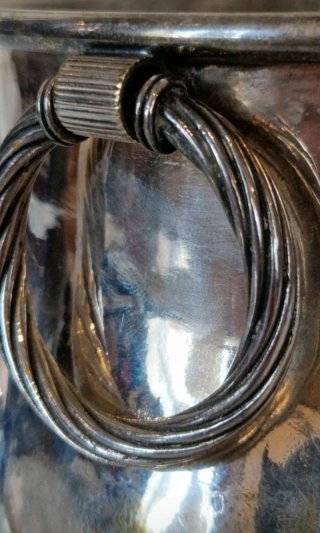 Vaso decorativo in metallo argentato