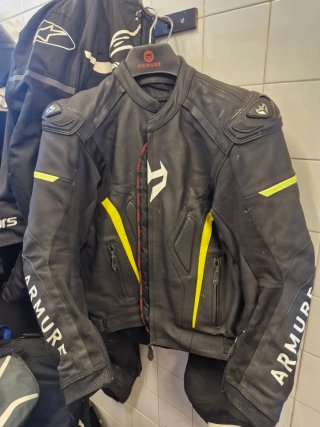 Chaqueta de moto Armure negra y amarilla. Talla L