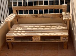 Divano fatto a mano con pallet di legno